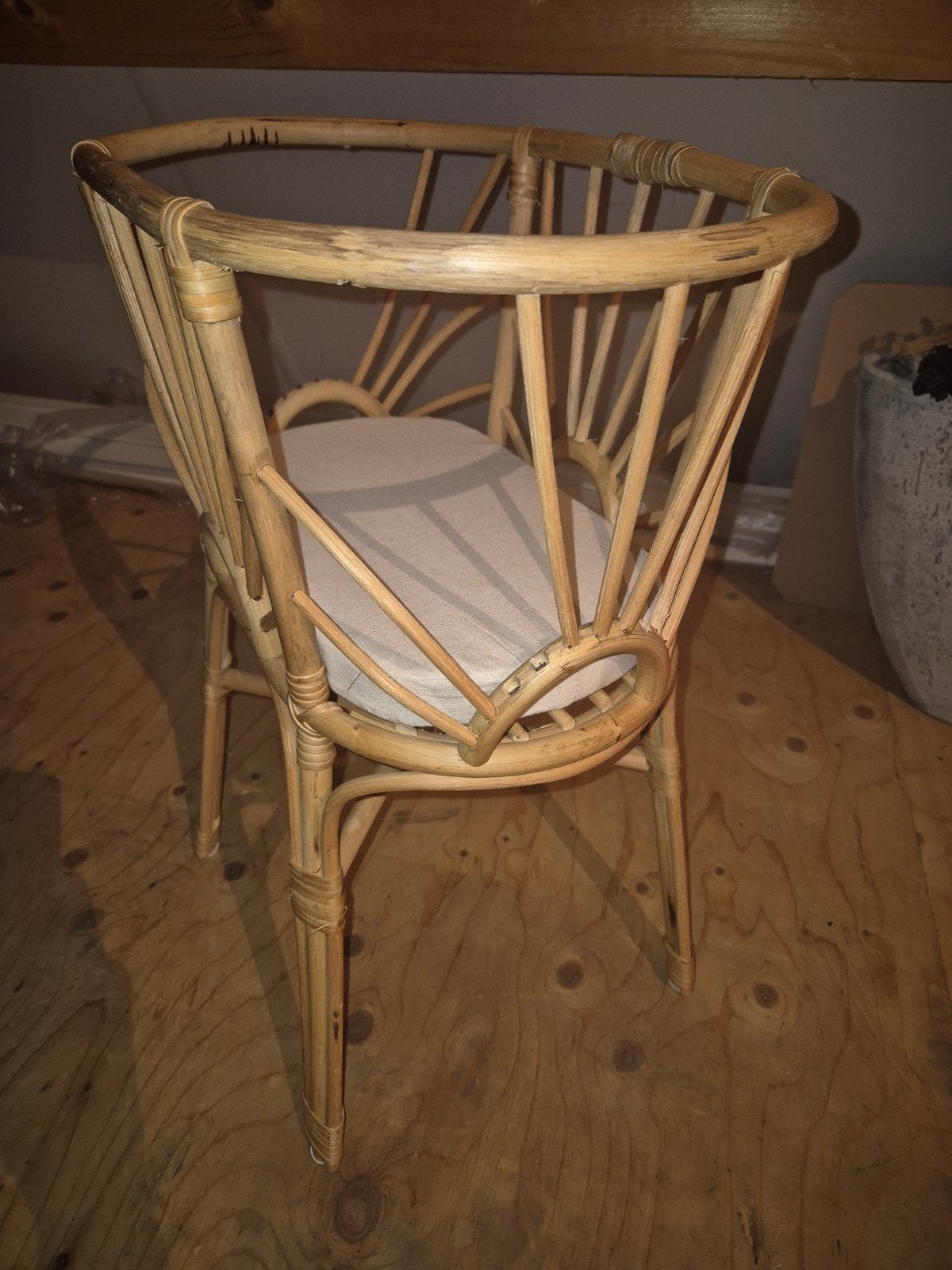 Vintage rotan wiegje / spijltjes poppen wieg, Kinderen en Baby's, Ophalen, Gebruikt, Wieg