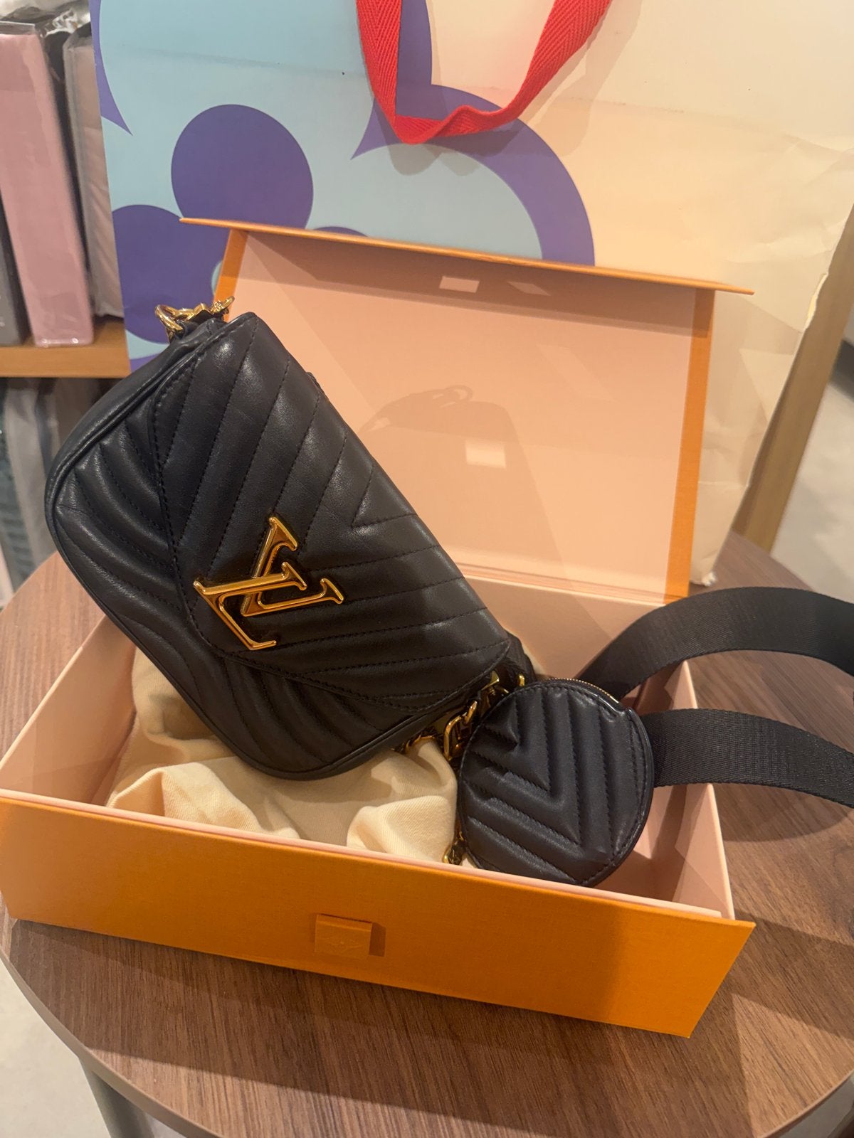 Louis Vuitton Schoudertasje Zwart Leer Zo goed als nieuw, Ophalen, Zo goed als nieuw, Zwart, Schoudertasje