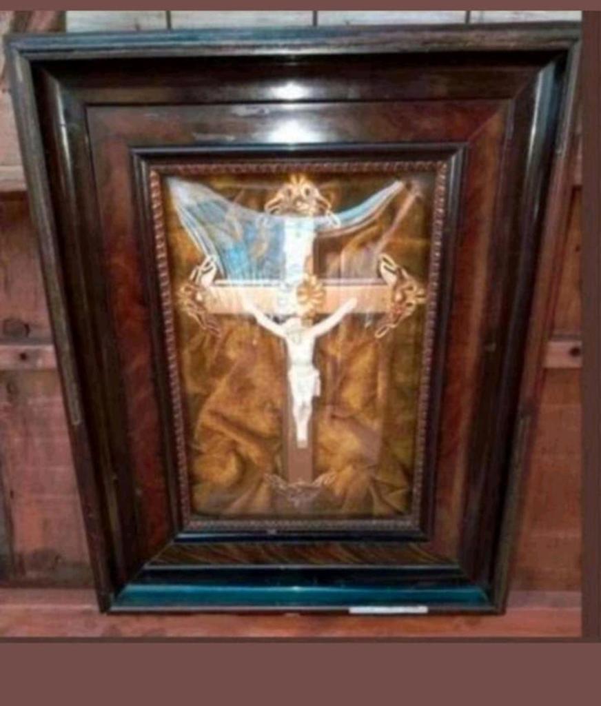 Antiek kruisbeeld onder koepelglas, Ophalen of Verzenden