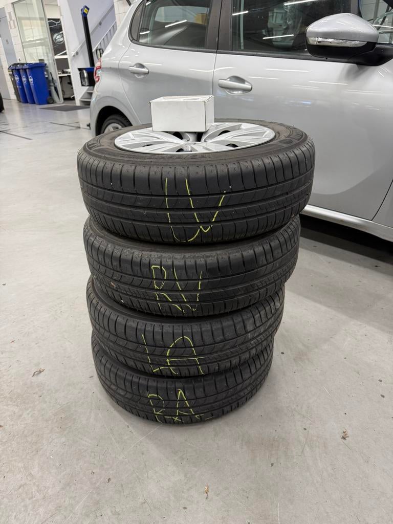 185/65 15 origineel Peugeot (208) Michelin zomerset, Ophalen