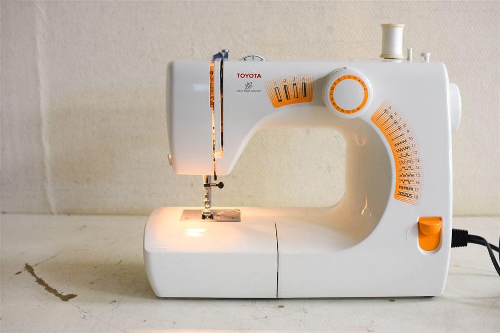 Toyota electronic Control naaimachine 48044, Hobby en Vrije tijd, Naaimachines en Toebehoren, Ophalen of Verzenden, Gebruikt, Naaimachine