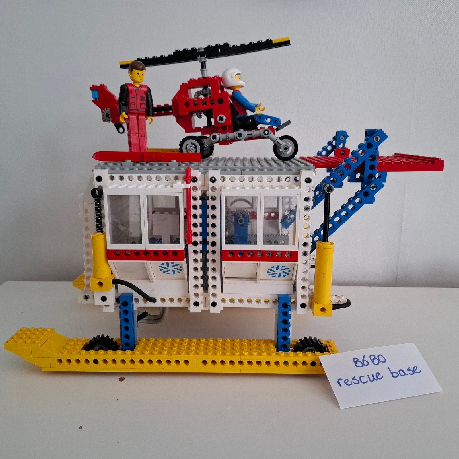 Lego 8680 technic rescue base, pneumatic, technic, lego, Compleet, Gebruikt, Lego, Ophalen of Verzenden
