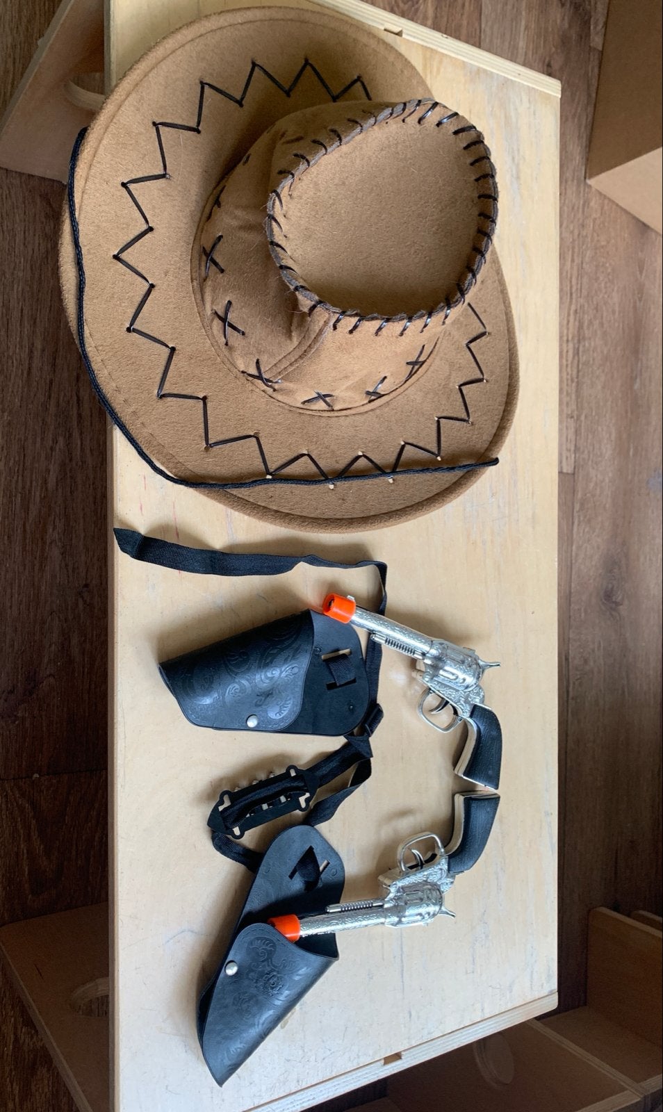 Cowboy verkleedset met hoed en pistolen, Ophalen of Verzenden, Gebruikt, Jongen of Meisje