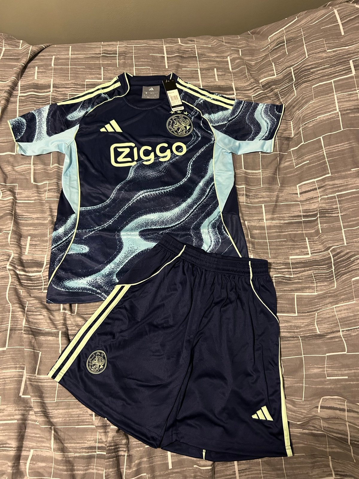 Ajax uit tenue 2023/2024 - Shirt en Broekje Maat M, Maat M, Ophalen of Verzenden, Nieuw, Set