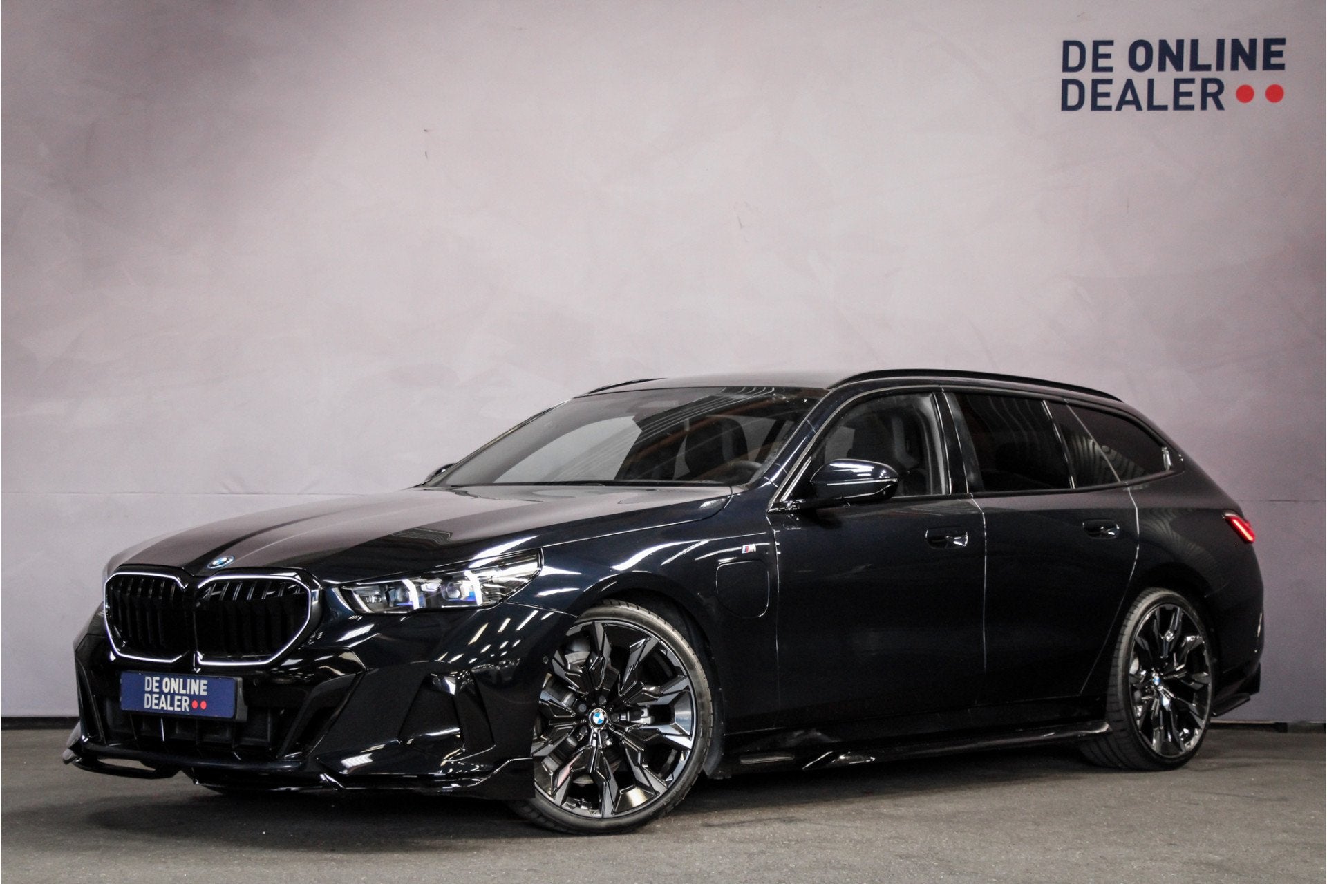 BMW 5 Serie Touring 530e M Sport Shadow |Pano|Leder|Sfeer|36, Automaat, 1998 cc, Achterwielaandrijving, Euro 6