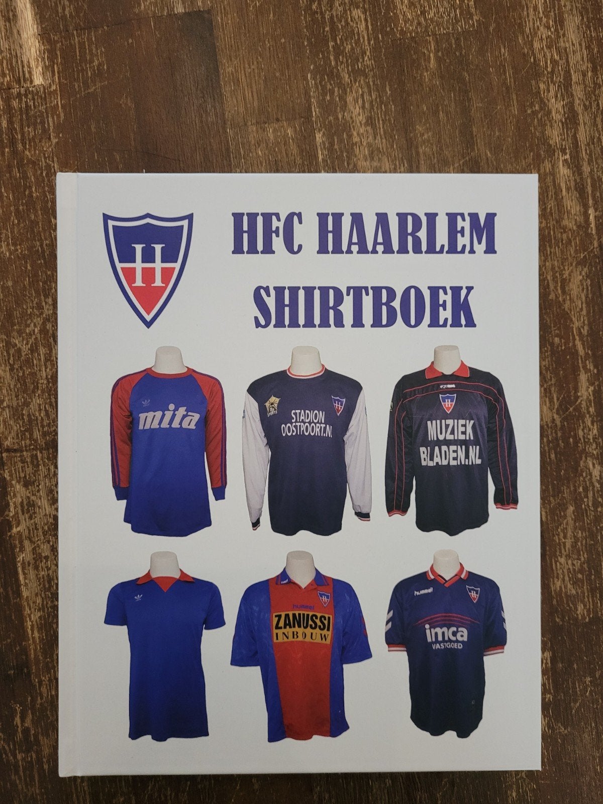 HFC Haarlem Shirtboek - Geschiedenis van de voetbalshirts, Boeken, Ophalen of Verzenden, Zo goed als nieuw, Onbekend, Balsport