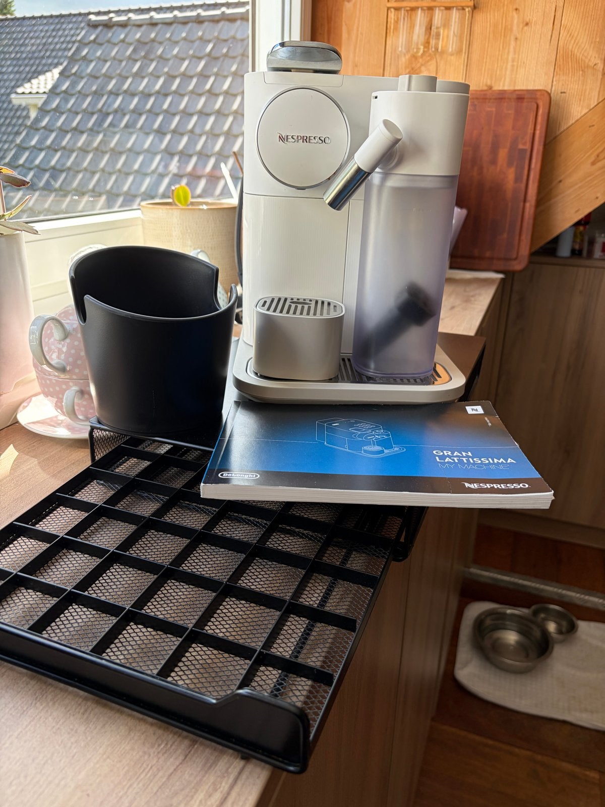 Nespresso Gran Lattissima - Zo goed als nieuw, Witgoed en Apparatuur, Ophalen, Espresso apparaat, Zo goed als nieuw, Koffiepads en cups