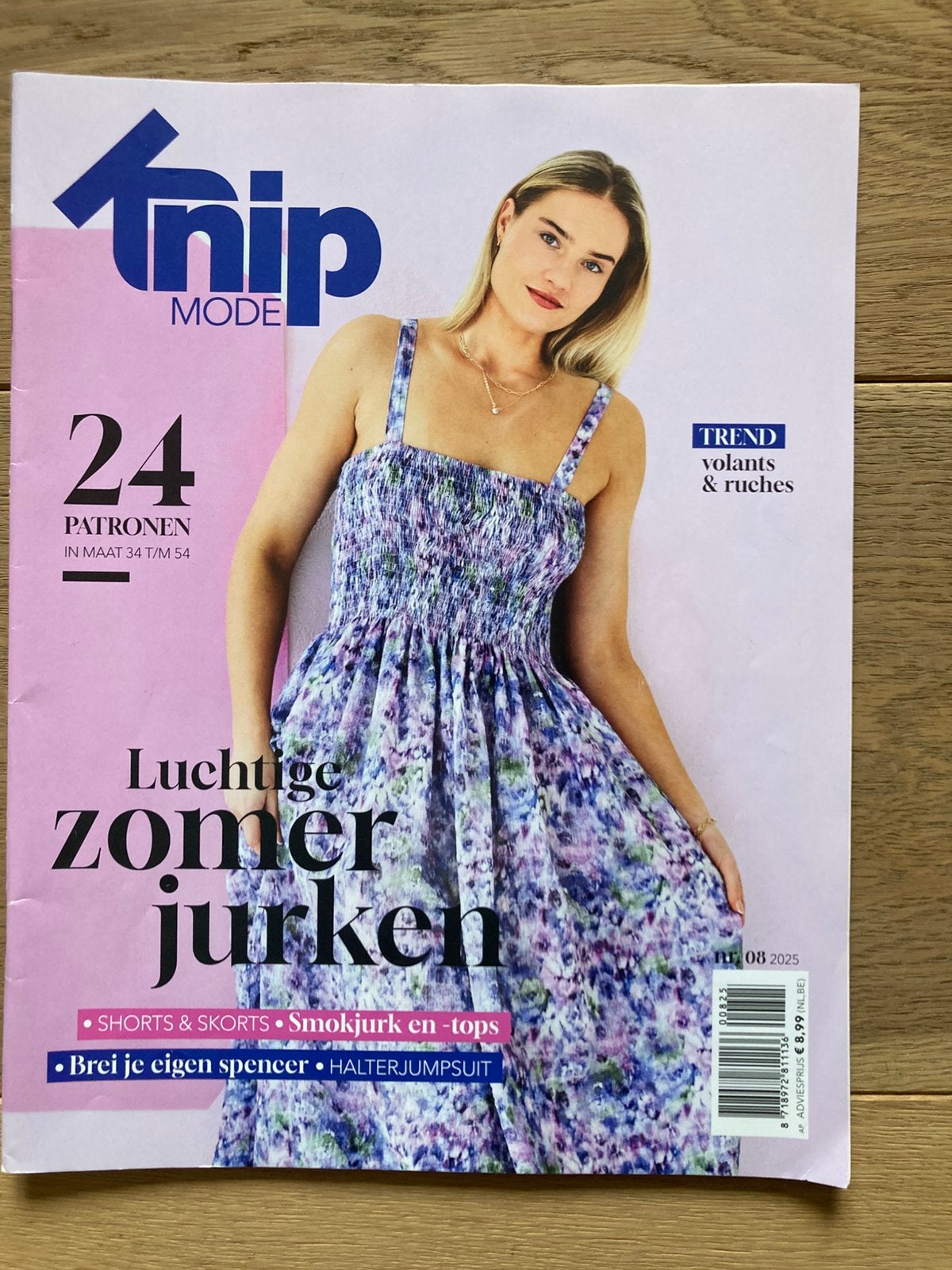 Knip mode tijdschrift volume 8 van 2025, Hobby en Vrije tijd, Ophalen of Verzenden, Zo goed als nieuw, Vrouw, Knipmode
