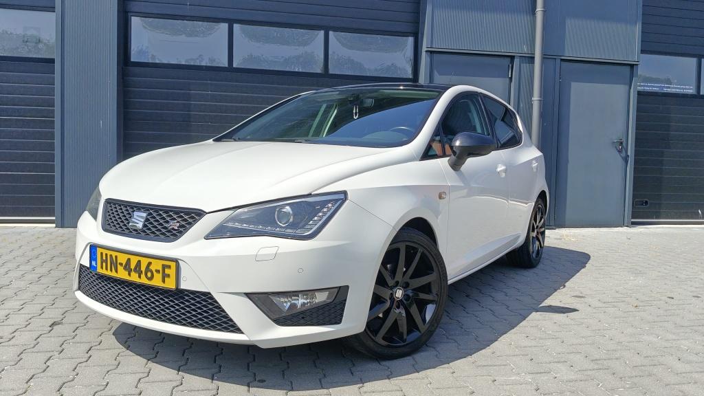 Seat Ibiza 1.0 TSI FR | Pano | Trekhaak | Black Pack | Sound, Voorwielaandrijving, Stof, 40 €/maand, 995 kg