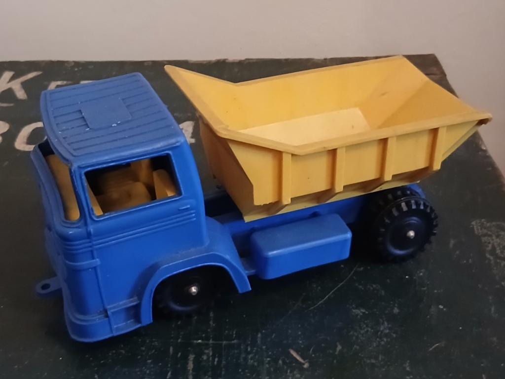Wildebras dump truck, Ophalen of Verzenden, Bus of Vrachtwagen