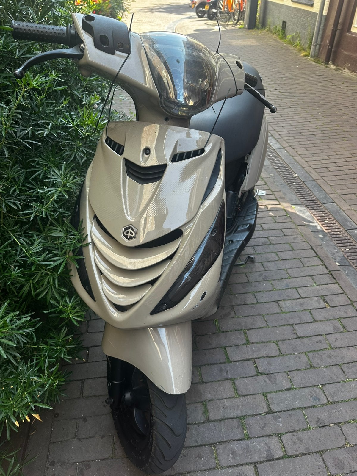 Zip 2t 50cc met custom kappen, Fietsen en Brommers, Scooters | Piaggio, Zo goed als nieuw, Zip, Maximaal 45 km/u, Tweetakt, Ophalen