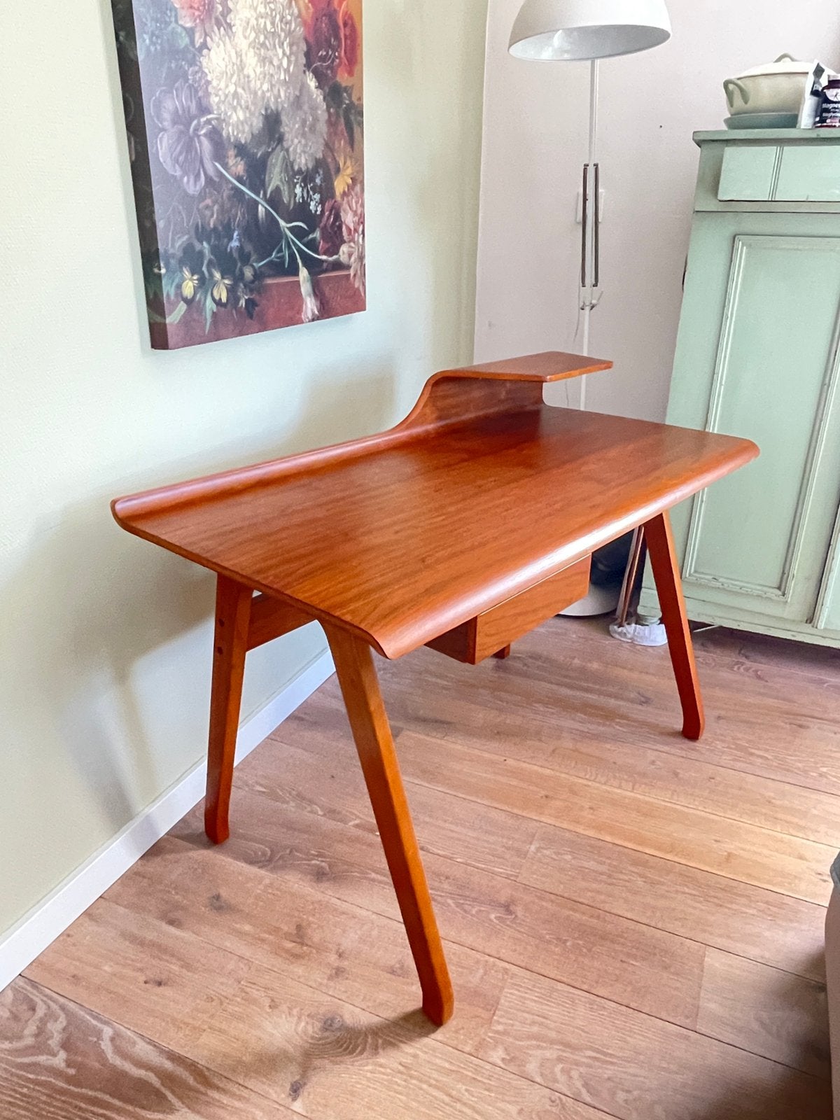 Mid‑century vintage stijl houten bureau design walnoot, Huis en Inrichting, Bureaus, Ophalen, Schoolbureau, Zo goed als nieuw