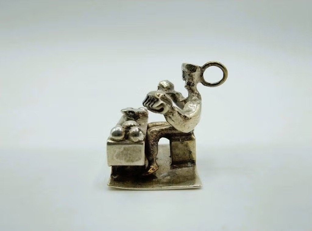 Zilveren miniatuur hanger / bedel, schoenenpoetser, Overige merken, Info@zilverwebsite.nl, Verzenden, Zo goed als nieuw