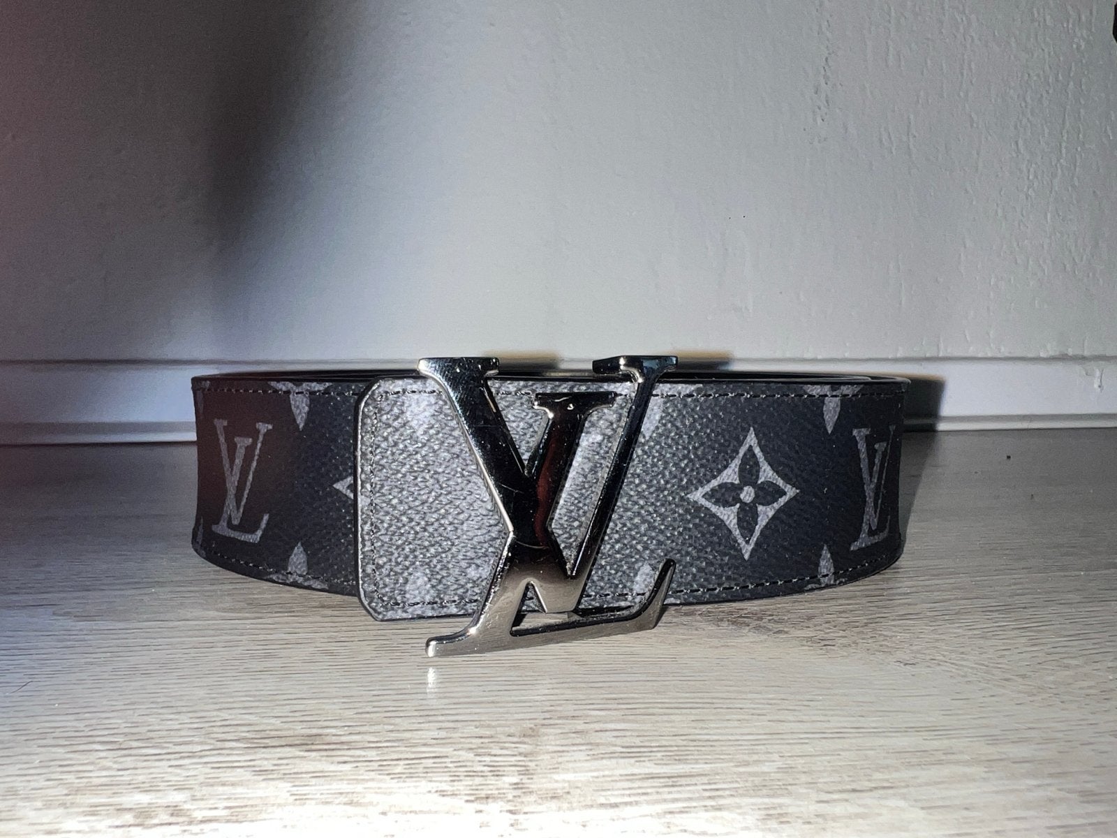 Louis Vuitton riem met LV gesp - Zwart/Grijs, Ophalen of Verzenden, Gedragen, Zwart, Echt leder