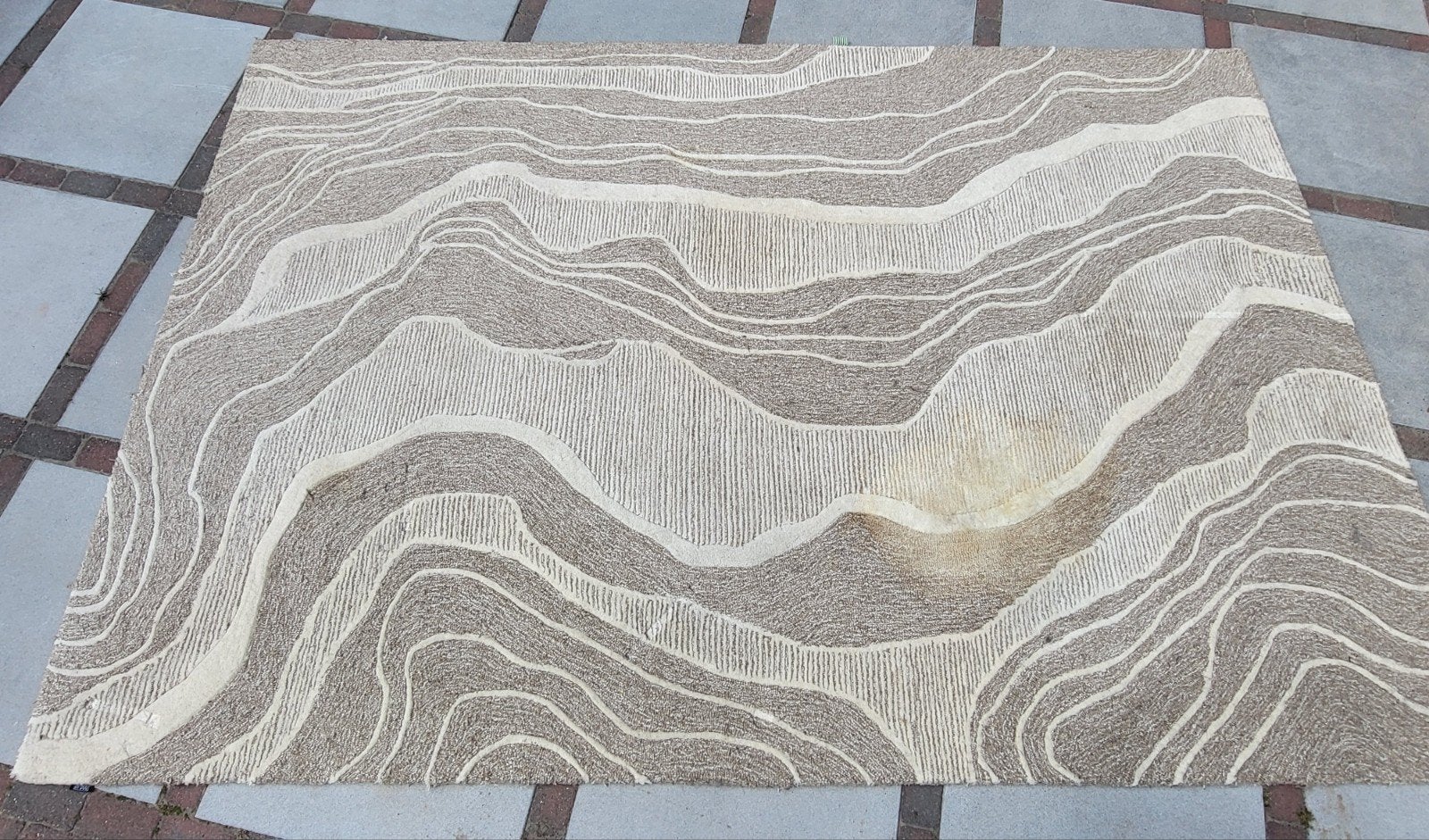 By Boo vloerkleed Soil beige. Let op! vlek, Huis en Inrichting, Ophalen, Gebruikt, Beige, 150 tot 200 cm