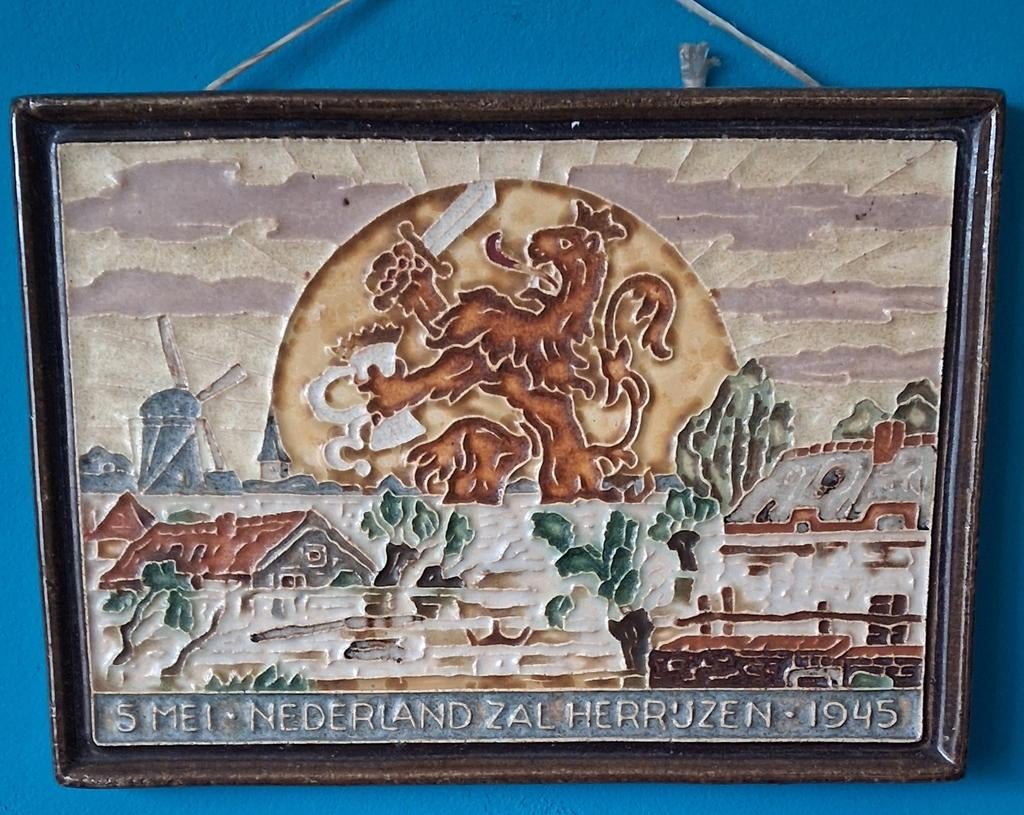 Porselyne Fles. Cloissoné tegel. Nederland zal herrijzen., Ophalen