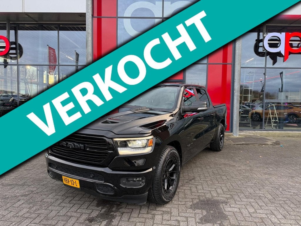 Dodge Ram 1500 5.7 Hemi V8 4x4 Crew Cab Longhorn ACC / Panor, Auto's, Dodge, Automaat, Gebruikt, 5654 cc, Zwart