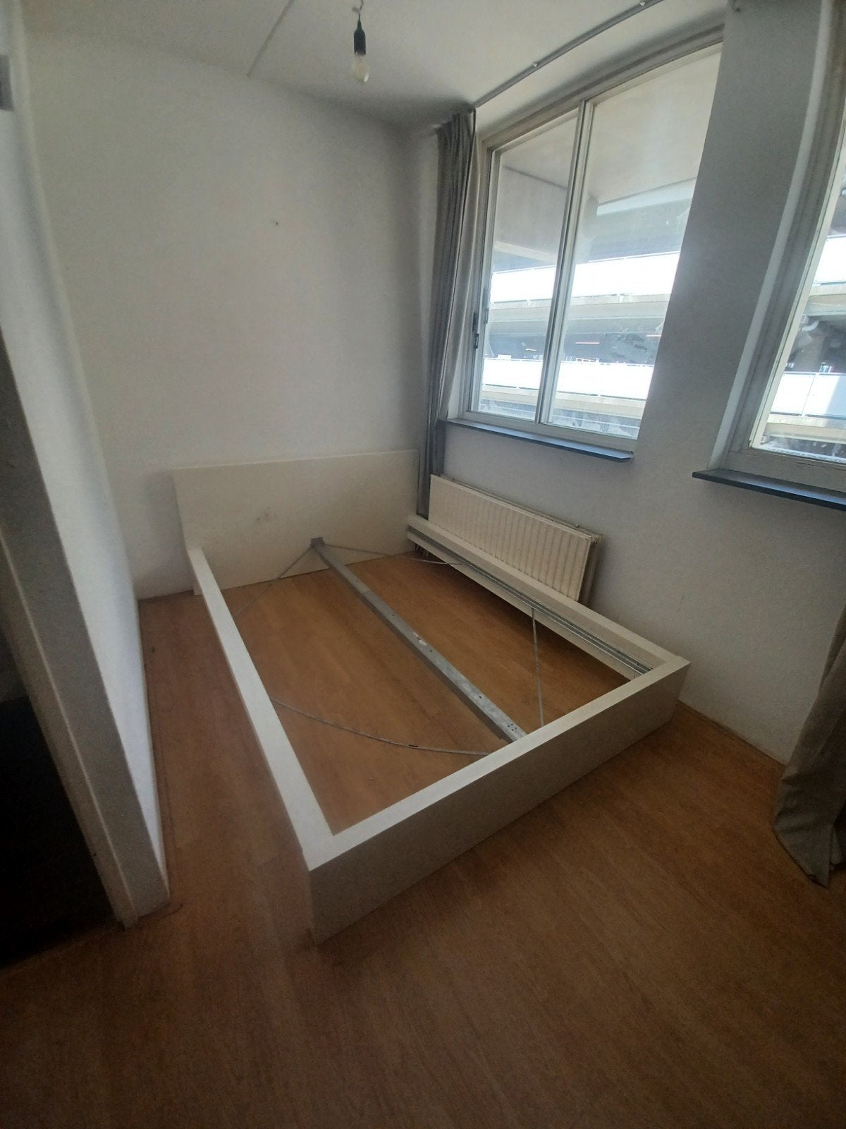 IKEA bed 140x200 met lattenbodems, Ophalen, Gebruikt, Wit, Tweepersoons