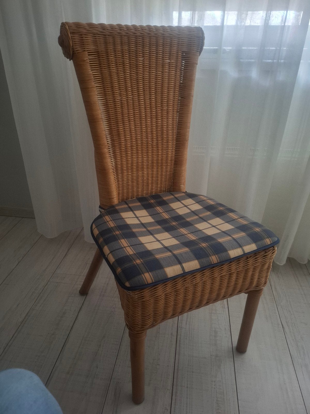 5 Rotan stoelen met geruit kussen, Gebruikt, Bruin, Ophalen of Verzenden, Landelijk