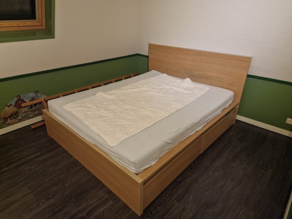 Tweepersoonsbed met matras, lattenbodems en beddengoed, Ophalen, Bruin, Tweepersoons, Zo goed als nieuw