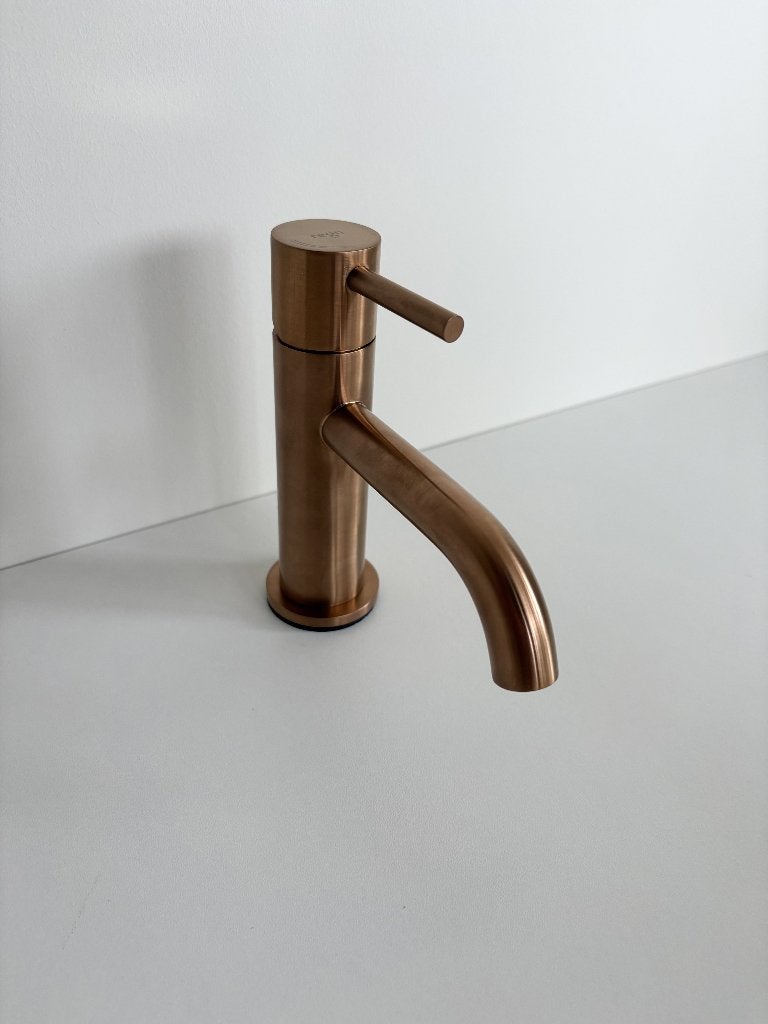 Nieuwe luxe wastafelkraan laag | Geborsteld rosé goud |Nieuw, Info@regn.nl, Vreebergen 5, 9403 ET Assen, Regn, Nieuw