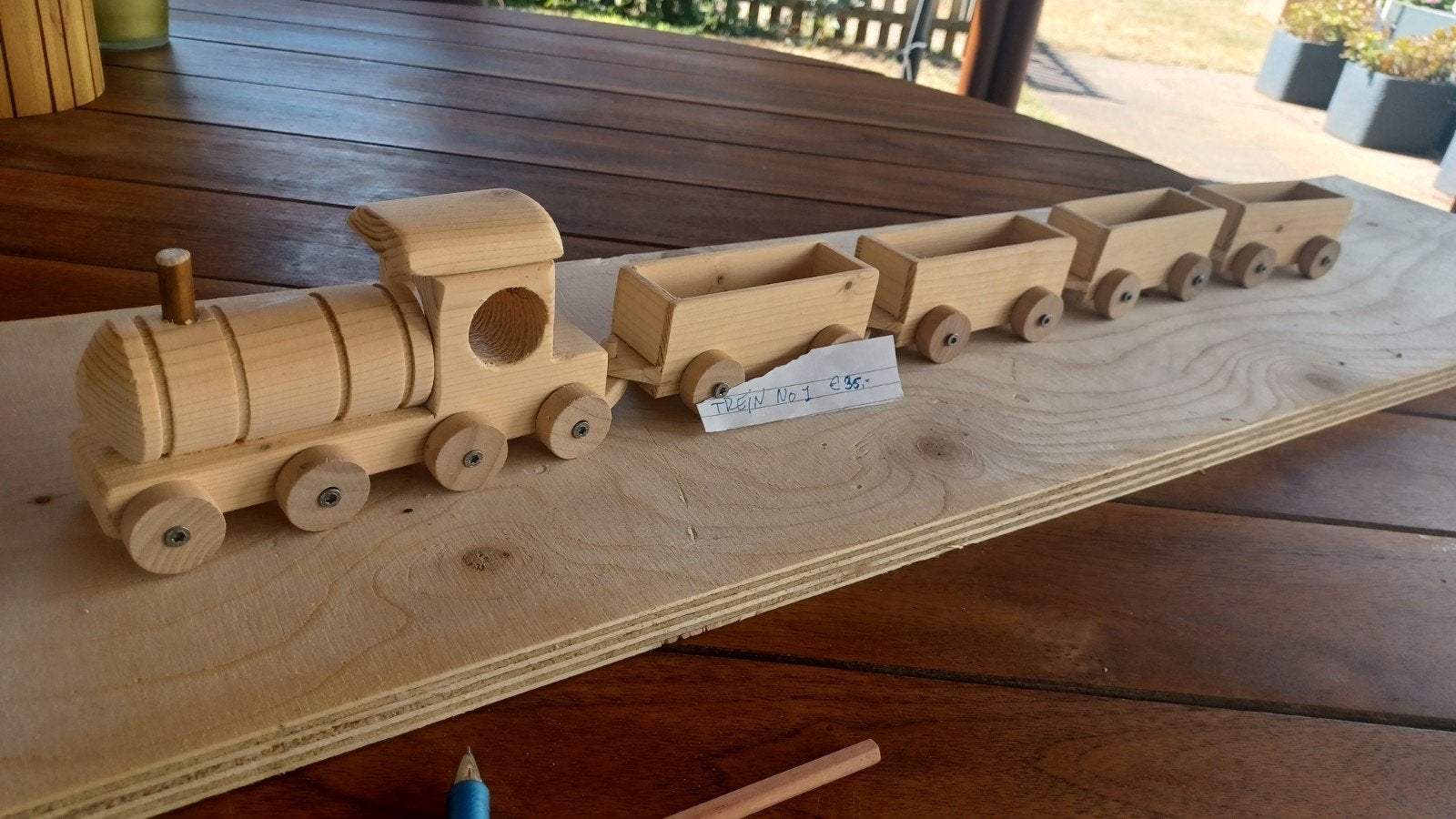 Houten trein met wagons - Handgemaakt speelgoed, Ophalen of Verzenden, Zo goed als nieuw, Duw- of Trekspeelgoed