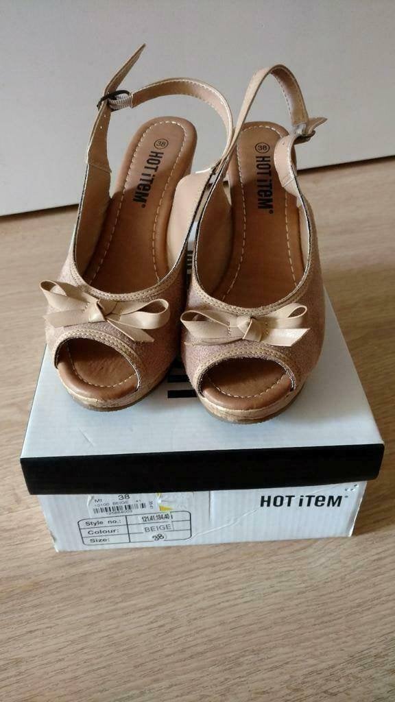 Hot item Beige sleehak maat 38, Ophalen, Gedragen, Beige, Overige typen