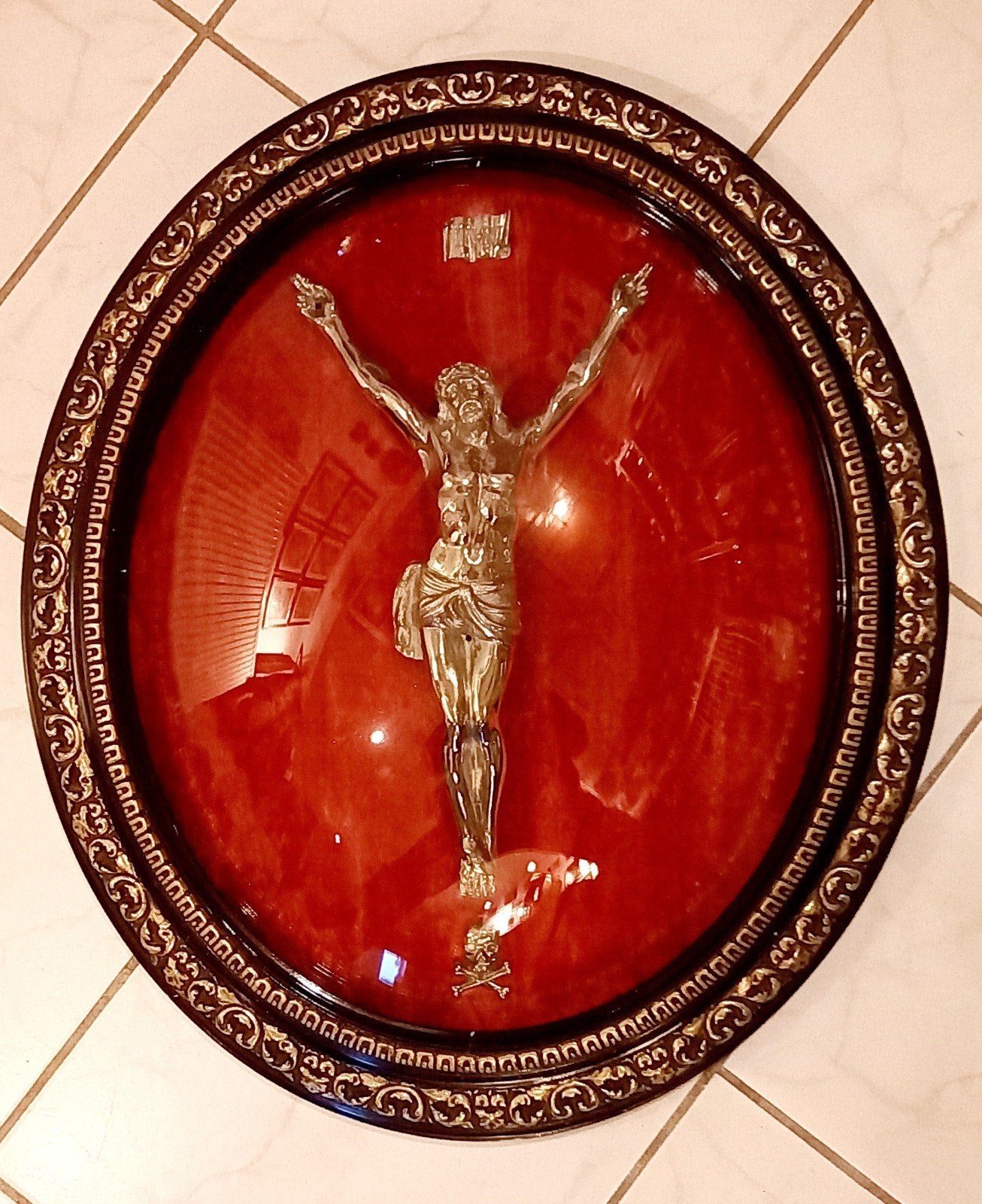 Groot, antiek XL kruisbeeld, crucifix achter bol glas, Antiek en Kunst, Antiek | Religie, Ophalen