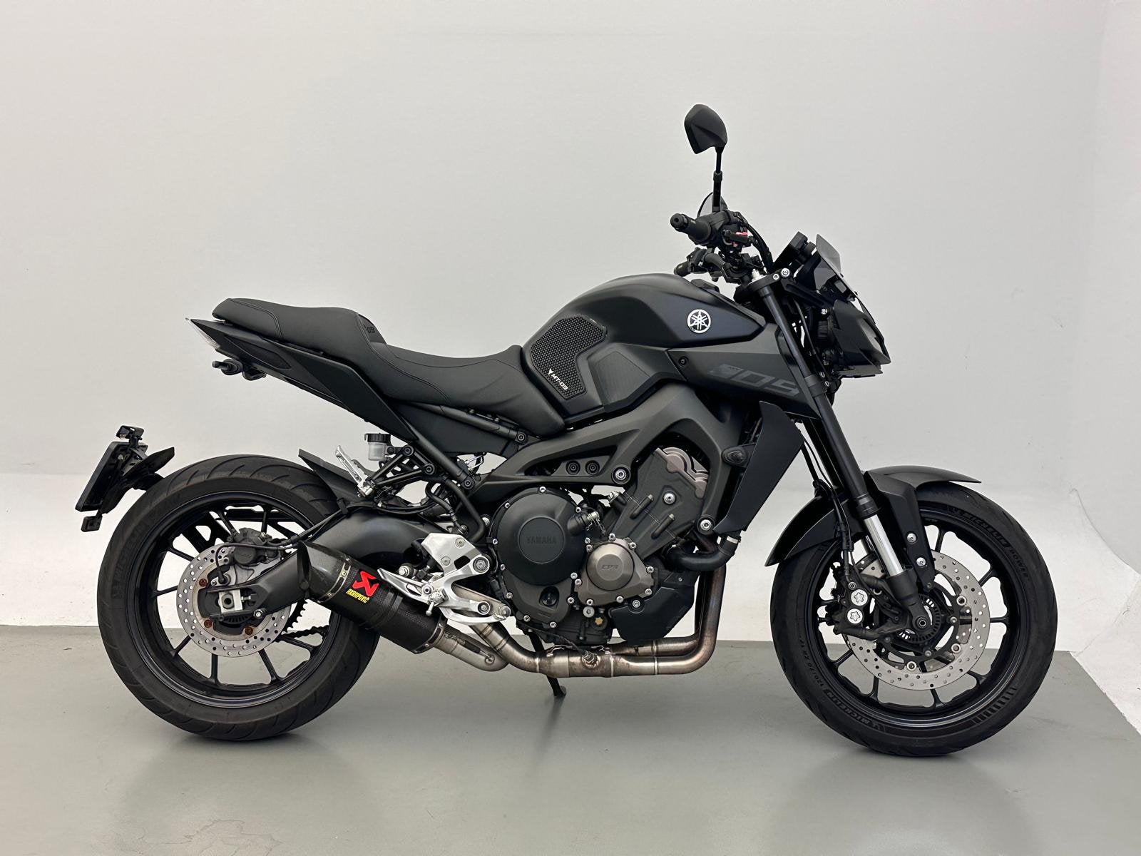 Yamaha MT09, Particulier