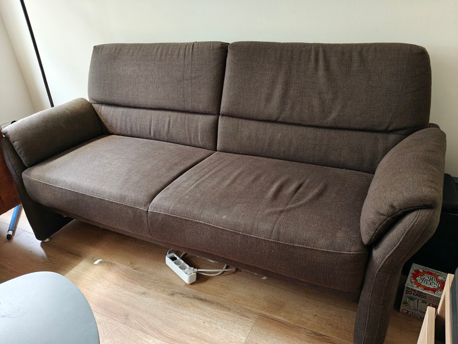 Comfortabele bank met uitschuifbare leuningen, Ophalen, Modern en functioneel, Gebruikt, Driepersoons
