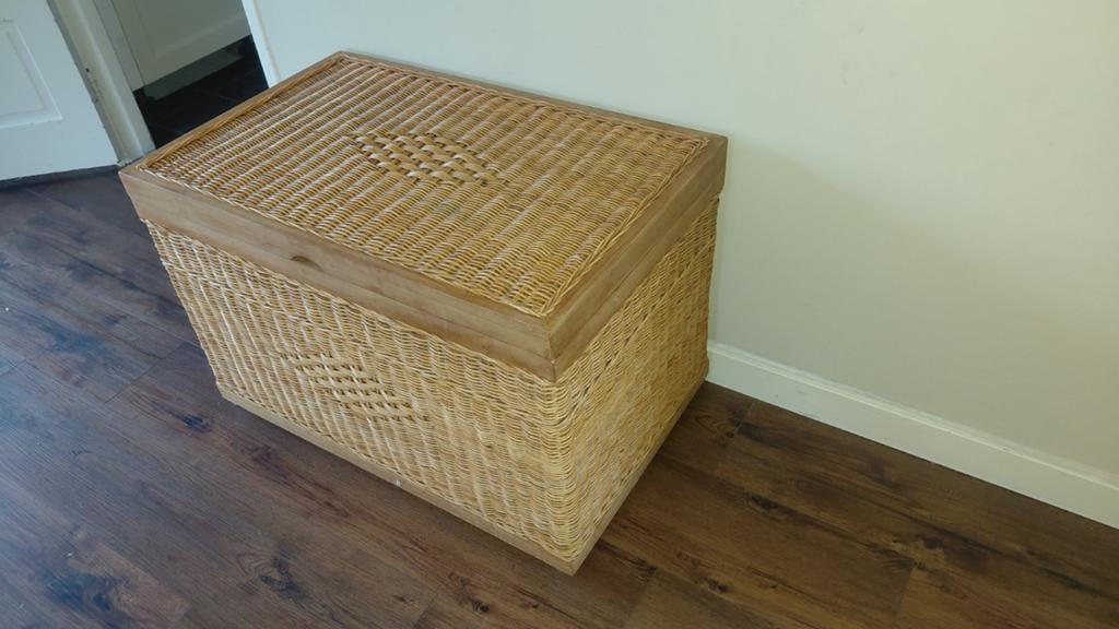 Rieten mand op wielen voor speelgoed of opslag, Ophalen, Overige materialen, Gebruikt, 50 tot 100 cm