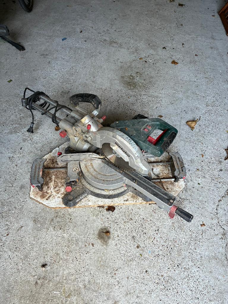 Metabo 216 afkortzaag gemonteerd op houten plank, Ophalen, Gebruikt, Afkortzaag, 30 tot 70 mm