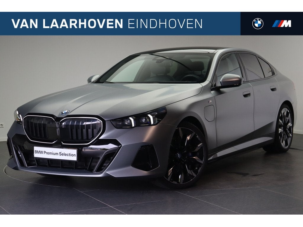 BMW 5 Serie 550e xDrive M Sport Automaat / Panoramadak / Tre, Auto's, BMW, Bedrijf, Te koop, 5-Serie, 4x4, Airconditioning, Alarm