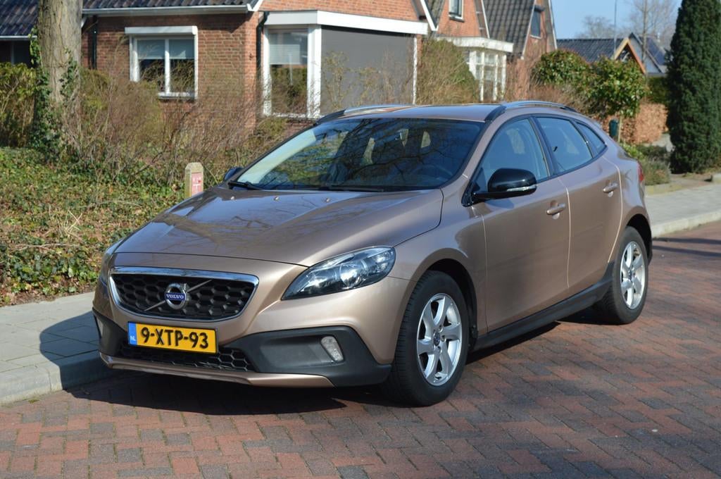 Volvo V40 Cross Country 1.6 D2 Momentum Org NL/NAP, Voorwielaandrijving, Euro 5, Gebruikt, 4 cilinders