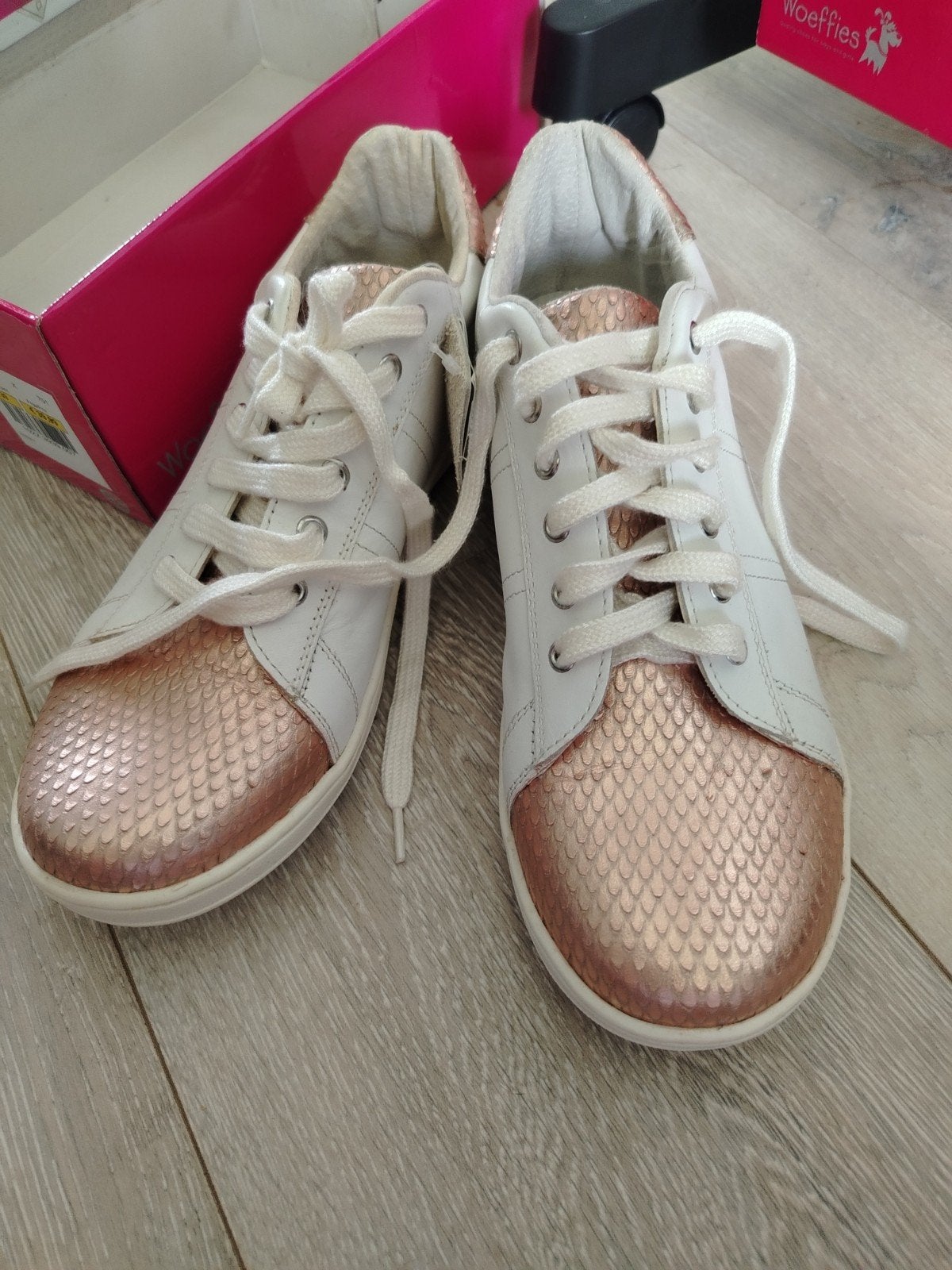 Echte leer nieuwe sneakers wit met roségouden neus, maat 39, Ophalen of Verzenden
