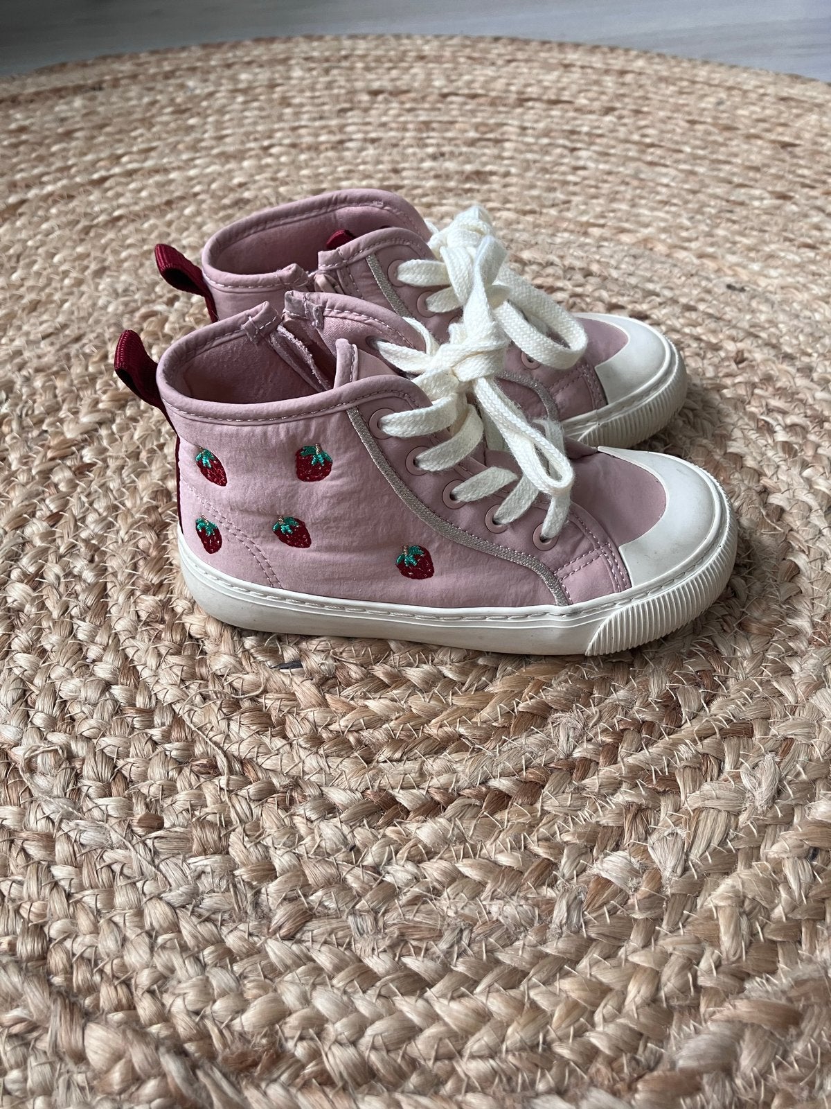 Zara aardbeien schoentjes maat 25, Gebruikt, Meisje, Schoenen, Ophalen of Verzenden