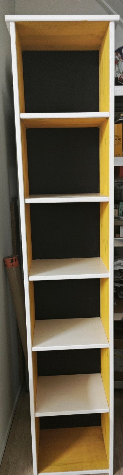 Boekenkast met planken - Wit en Geel, Huis en Inrichting, Ophalen, Met plank(en), Minder dan 50 cm, Gebruikt