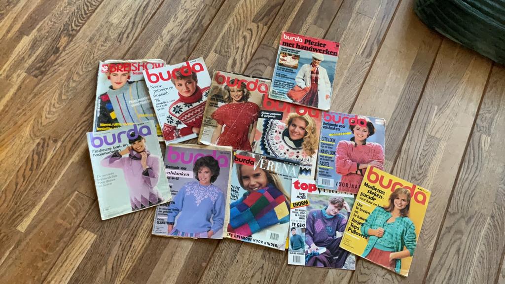 Burda breien uit de 80s boekjes. ca 10 stuks, Boeken, Tijdschriften en Kranten, Ophalen of Verzenden, Zo goed als nieuw, Damesbladen