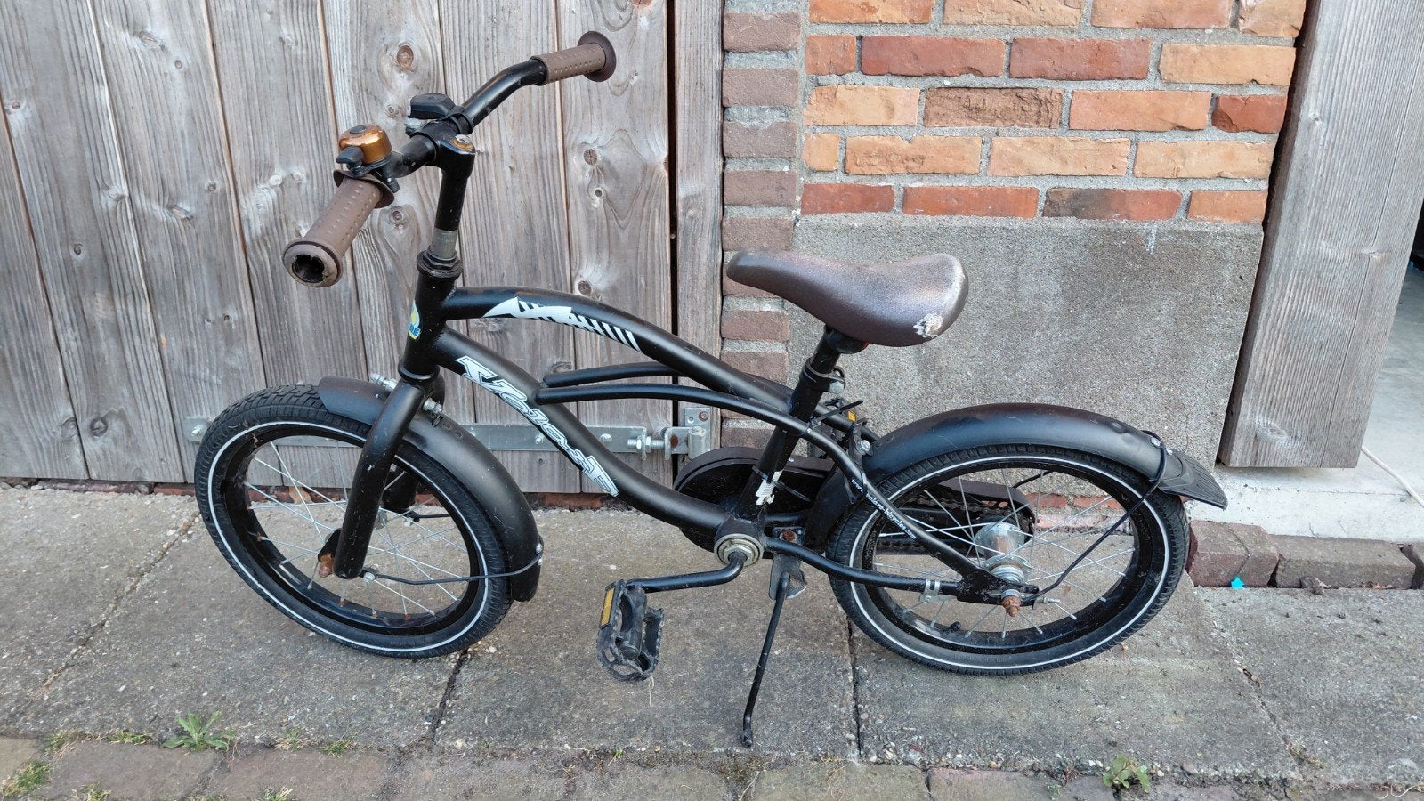 Kinderfiets 16 inch - Zwart met bruin zadel, Fietsen en Brommers, Ophalen, Terugtraprem, Onbekend, 16 tot 20 inch