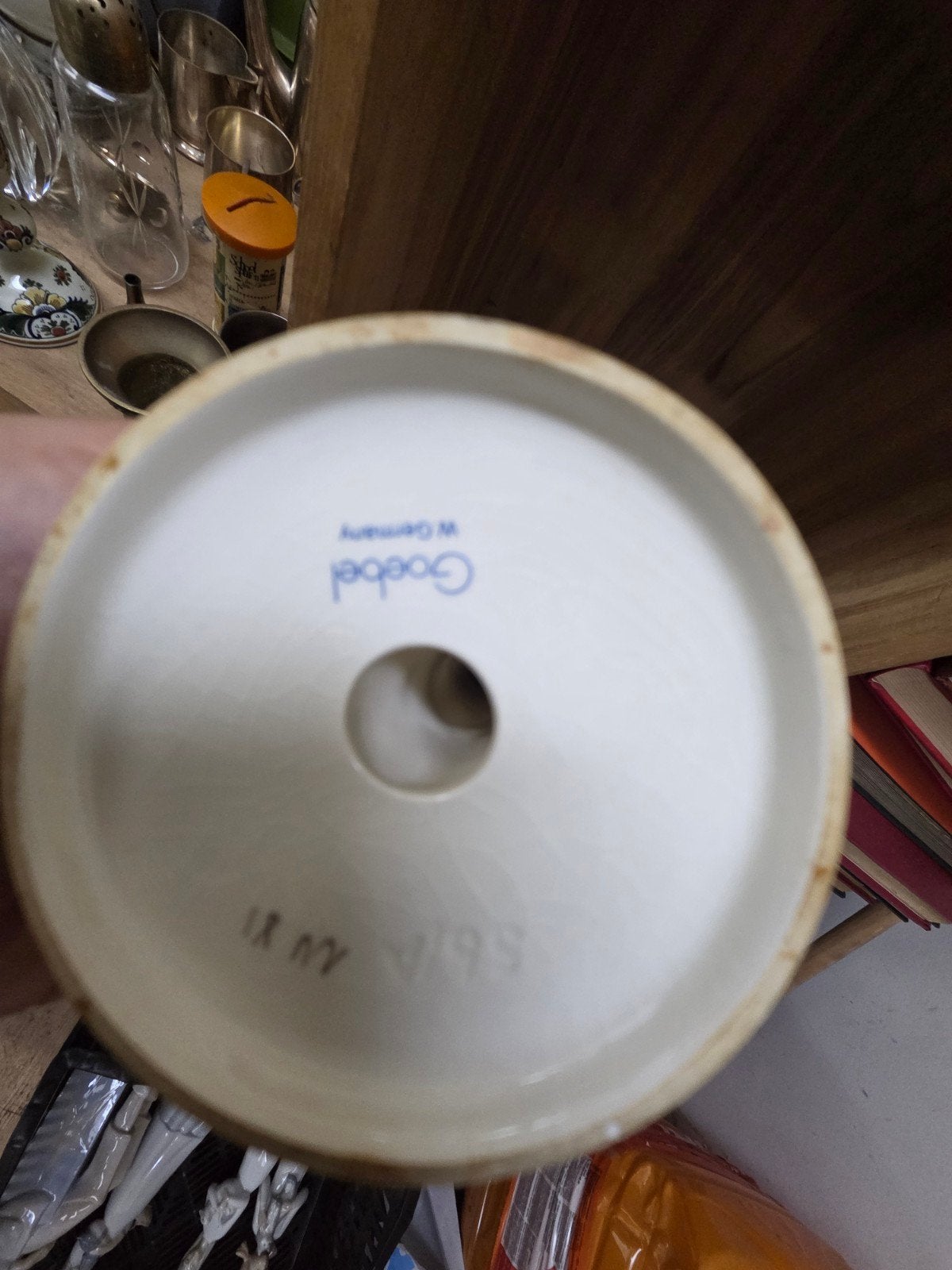 Vintage Hummel Goebel beeldje: Jongen in boom met hond, Ophalen of Verzenden, Zo goed als nieuw, Hummel