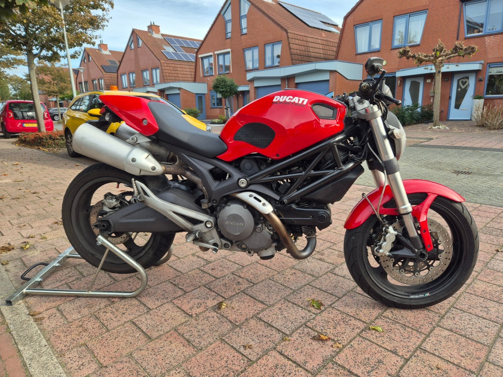 Ducati monster 696, Naked bike
