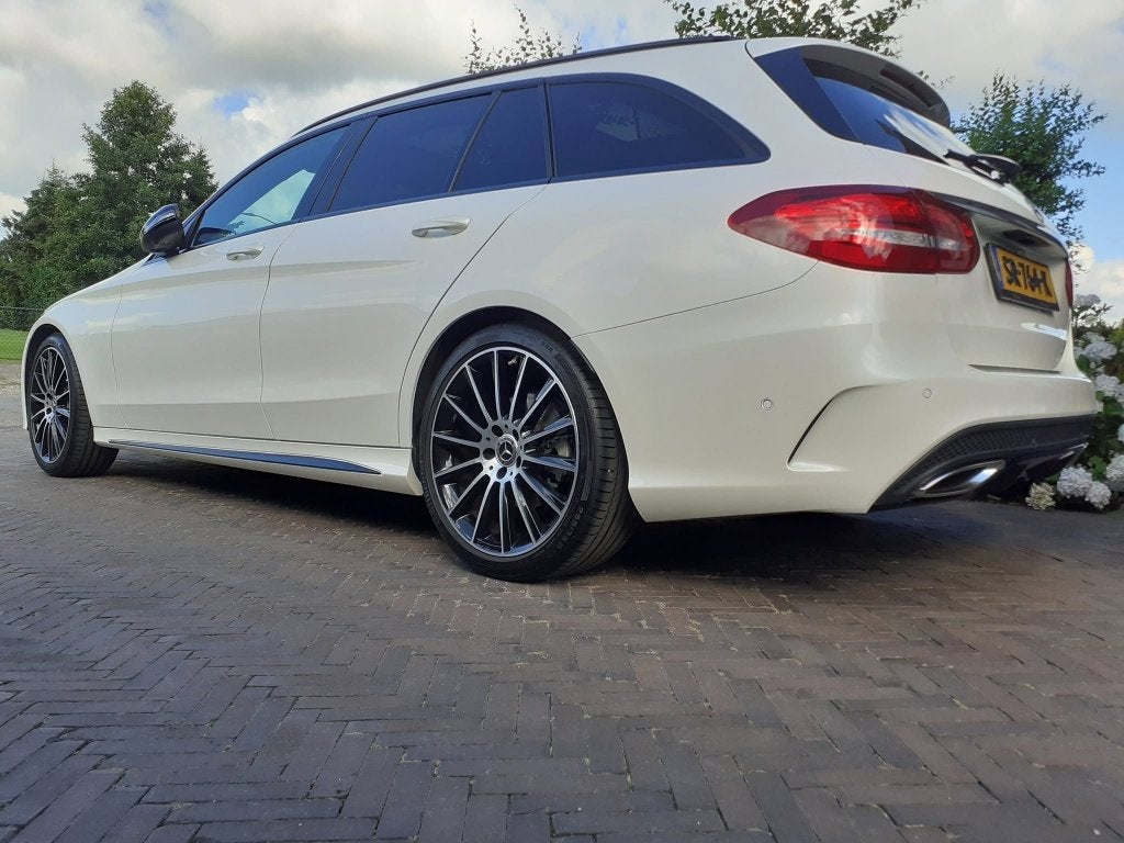 Mercedes C180 AMG | 360 | Pano | Burmester| Night | Mem | NL, Automaat, Dealer onderhouden, Achterwielaandrijving, 1800 kg