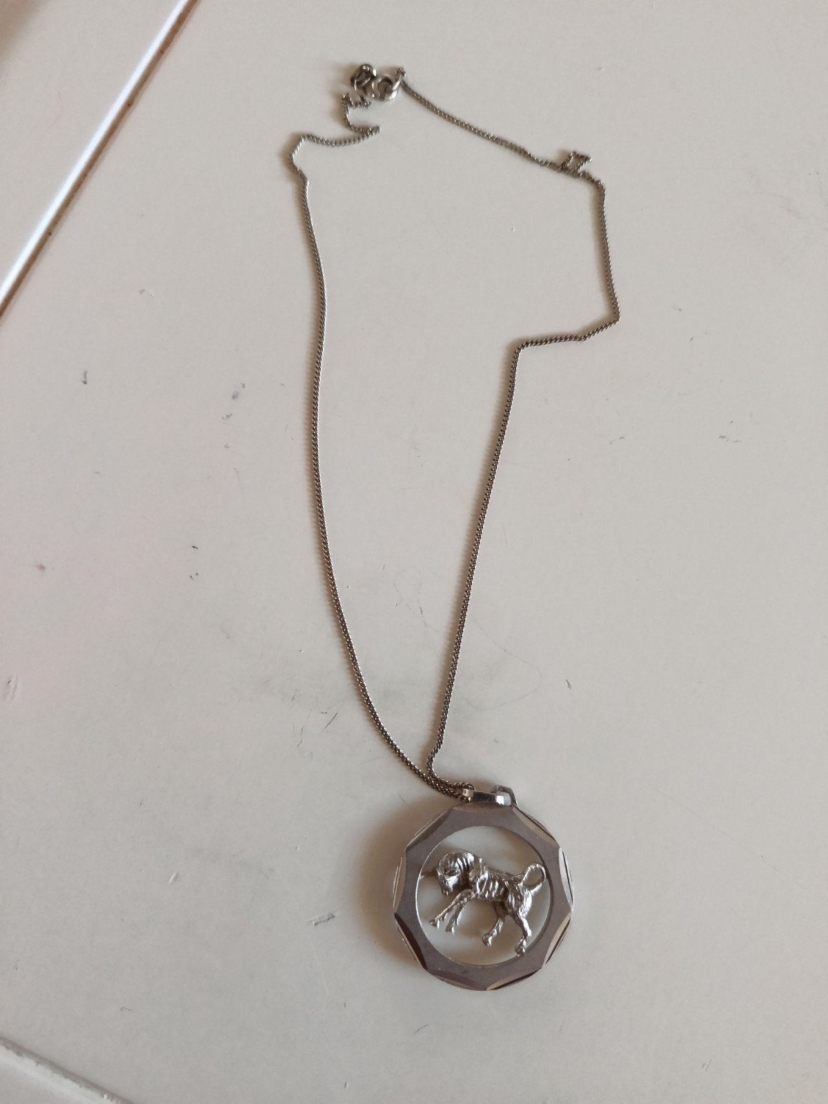 Zilveren ketting met dierenhanger (835), Met hanger, Gebruikt, Ophalen of Verzenden, Zilver