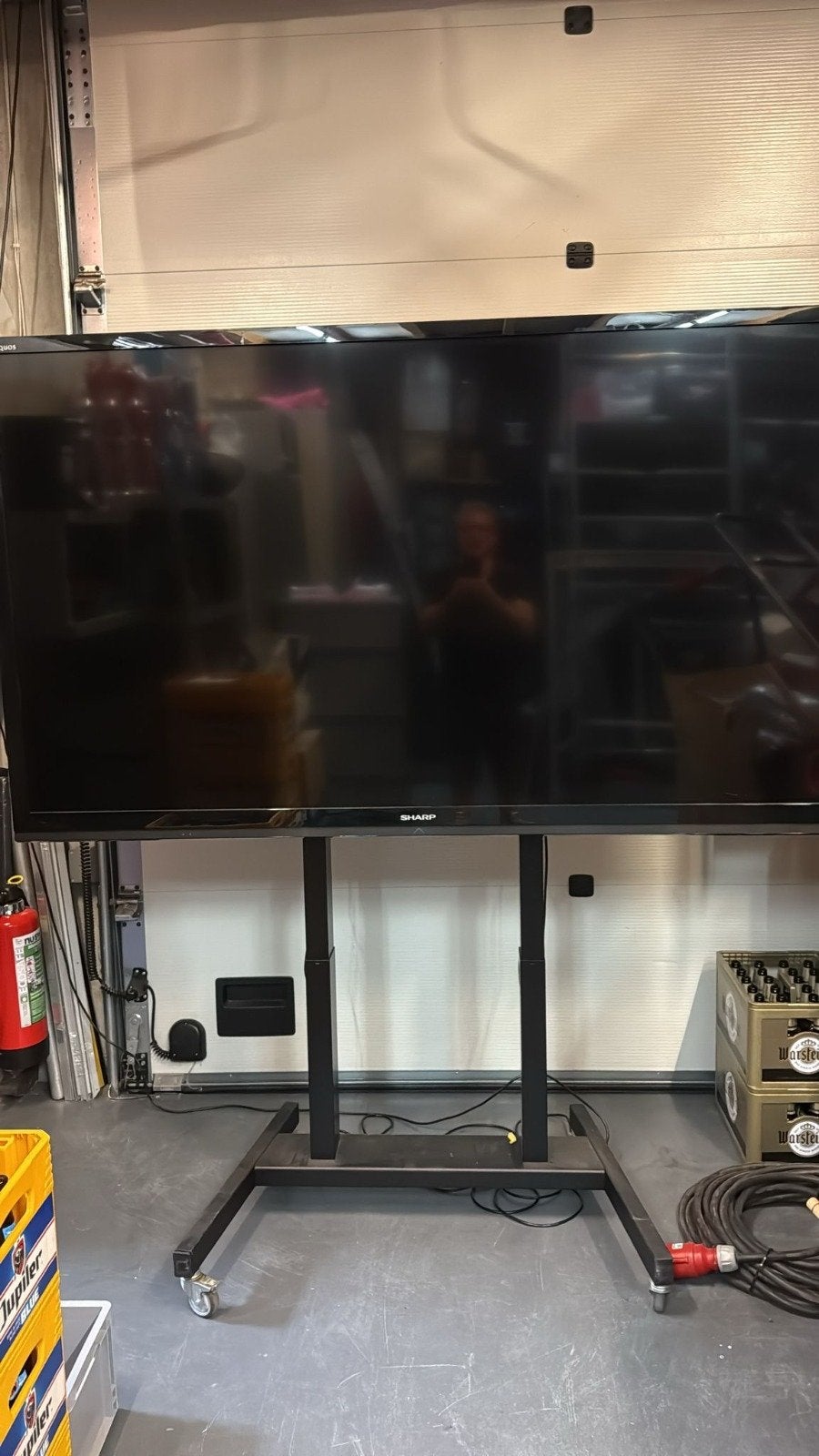 Sharp TV 85 inch met verrijdbare standaard, Audio, Tv en Foto, Televisies, Ophalen, LED, 50 Hz, 80 tot 100 cm