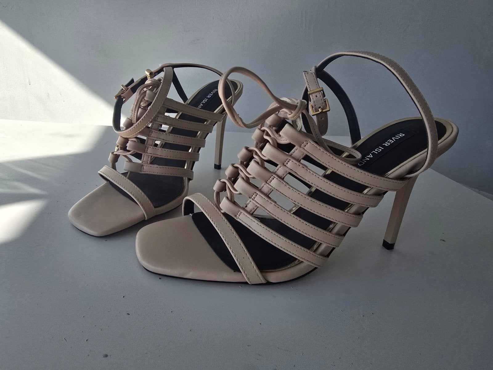River Island Nude Sandaletten met Vetersluiting - Maat 39, Nieuw, Ophalen of Verzenden, Schoenen met hoge hakken, River Island