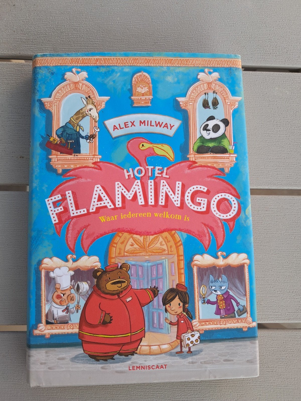 Hotel Flamingo - Waar iedereen welkom is - Alex Milway, Ophalen of Verzenden, Zo goed als nieuw, Alex Milway, Sprookjes