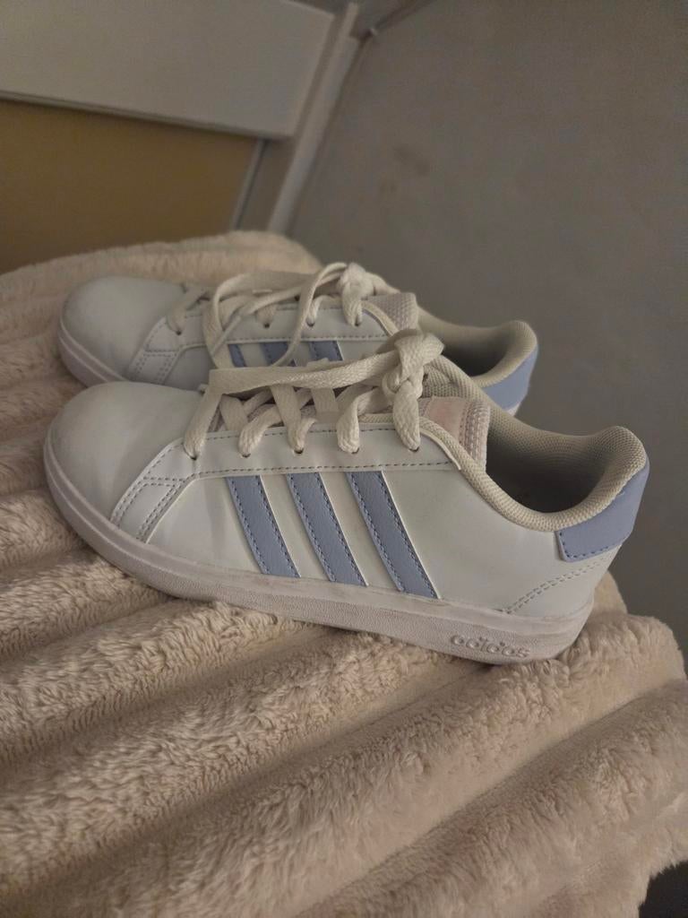Adidas schoenen, Kinderen en Baby's, Kinderkleding | Schoenen en Sokken, Adidas, Jongen of Meisje, Schoenen, Ophalen of Verzenden