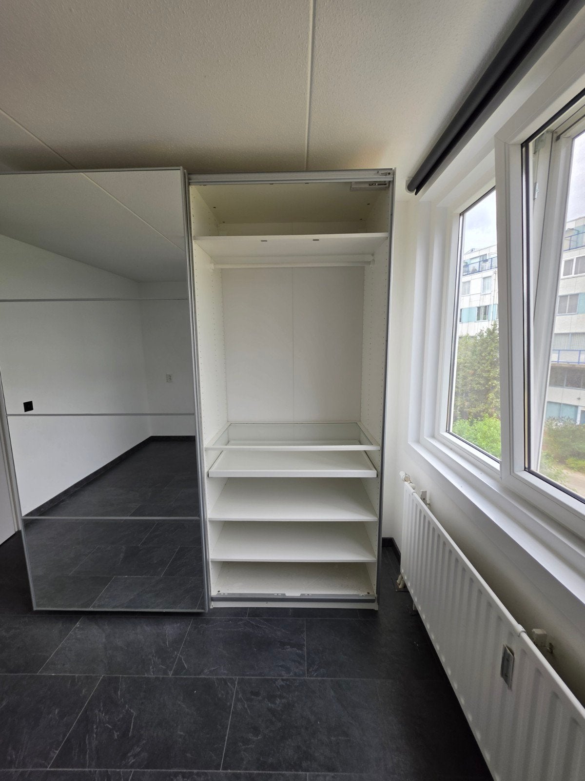 Witte kledingkast met schuifdeurenL200 x B65.5 x H236.5, 200 cm of meer, 150 tot 200 cm, Zo goed als nieuw, Modern