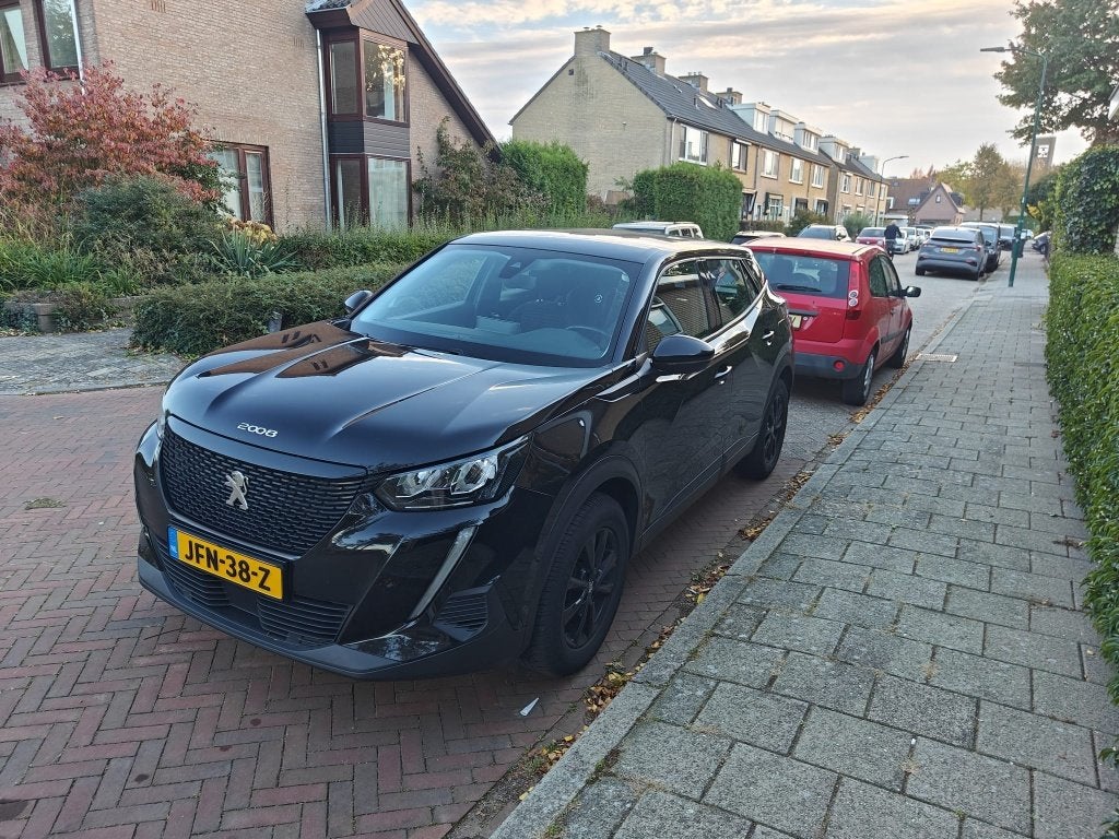 Peugeot 2008 Zwart 1.2 Puretech (GT-opties) 2020 + trekhaak, Voorwielaandrijving, Dealer onderhouden, Stof, Zwart