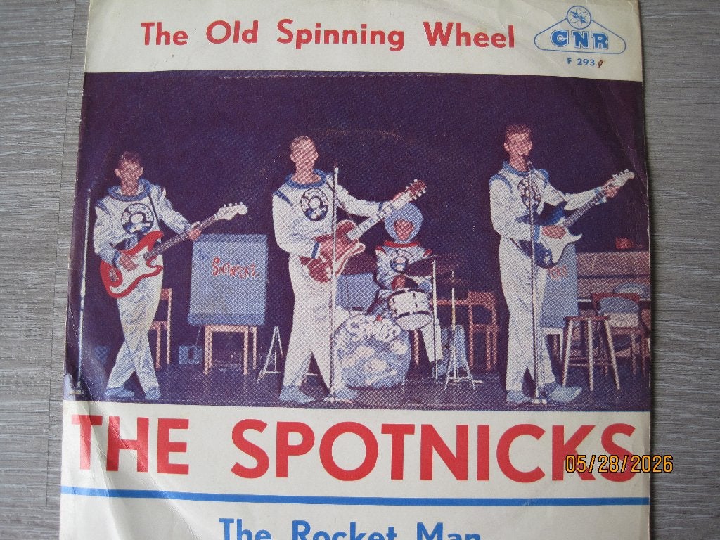 The Spotnicks   -   The Rocket man, Fotohoes, 7 inch, Ophalen of Verzenden, Zo goed als nieuw